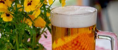 Leckeres Feierabendbier im Biergarten. Foto: Pixabay