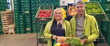 Carina Hahn und Hermann Haas-Hübsch, Geschäftleitung vom Lieferservice 'Die rollende Gemüsekiste'. Foto: Die rollende Gemüsekiste