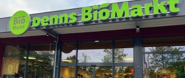 Eingang Denns BiosMarkt in der Friedberger Straße in Augsburg