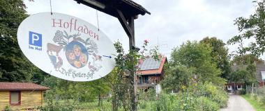 Einfahrt zum Hollerhof in der Wellburger Alle Augsburg.