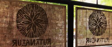 Logo rutaNatur - Jutesäcke von innen. Foto: rutaNatur