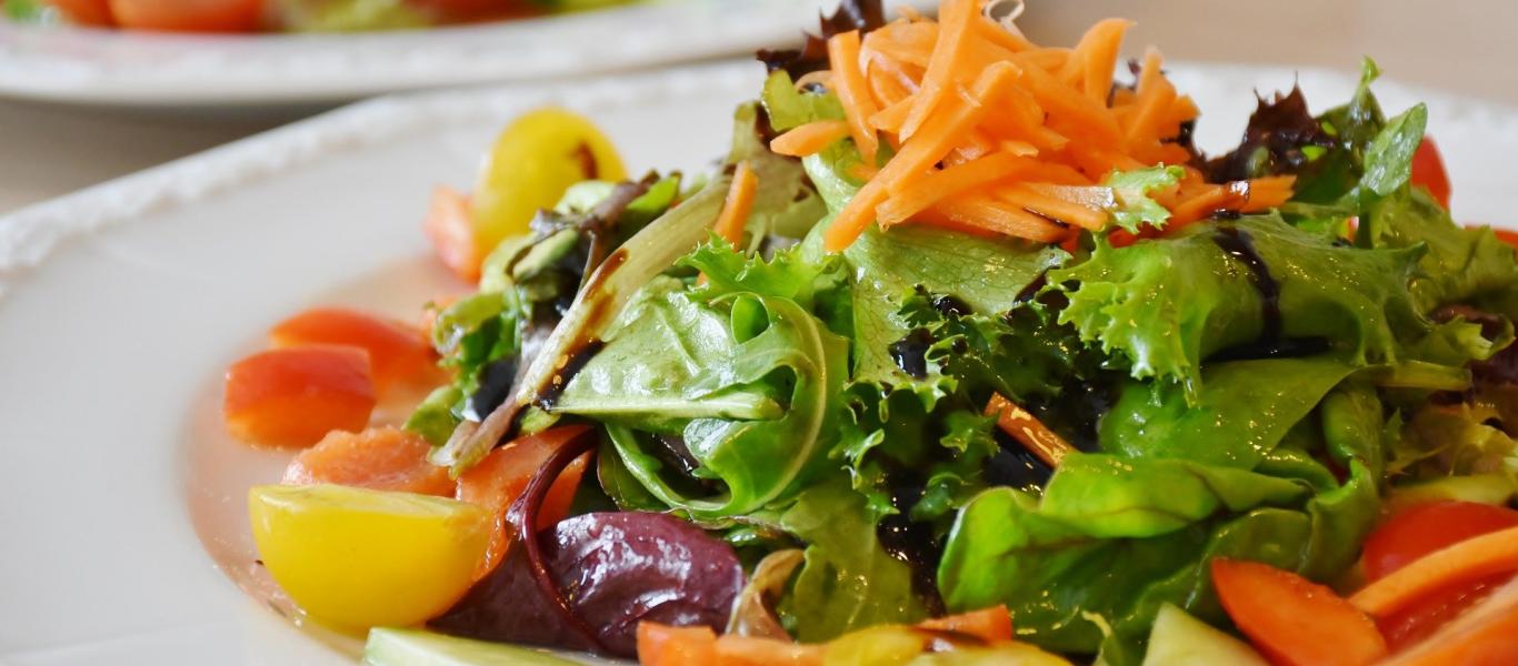 Leckerer, gesunder Salat. Foto: RitaE, Pixabay