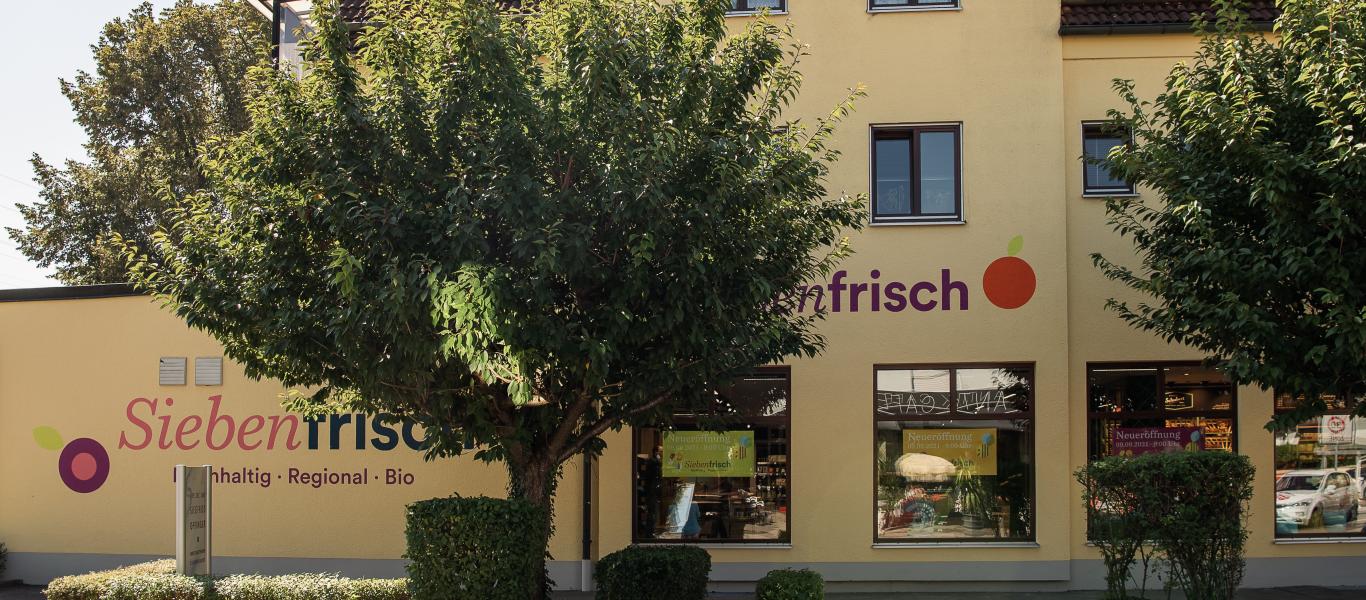 Fassade des Bioladens Siebenfrisch in Leitershofen